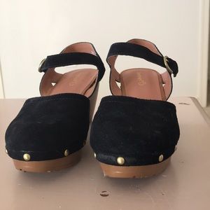 Baretraps Syndia Clogs
